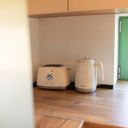 Апартаменты Roots Three - Modern Lakeview