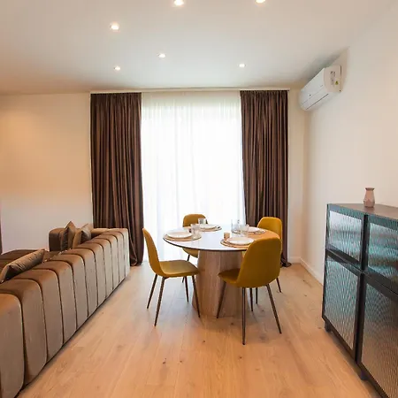 Roots Three - Modern Lakeview Апартаменты *