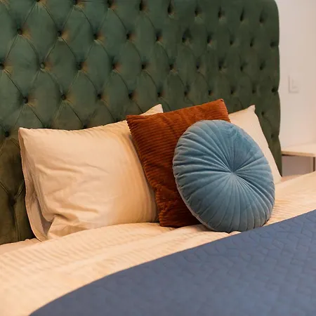 Roots Three - Modern Lakeview