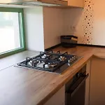 아파트 Roots Three - Modern Lakeview *