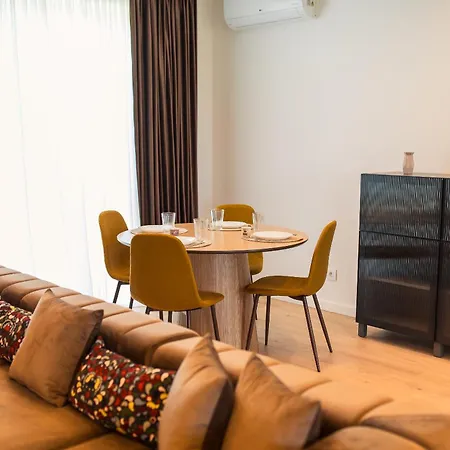 Roots Three - Modern Lakeview *