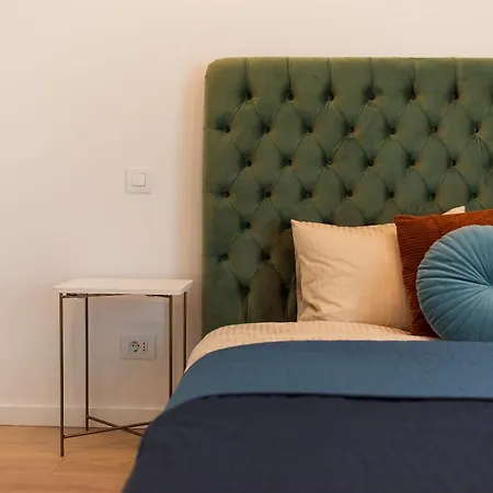 Roots Three - Modern Lakeview * Bukurešť