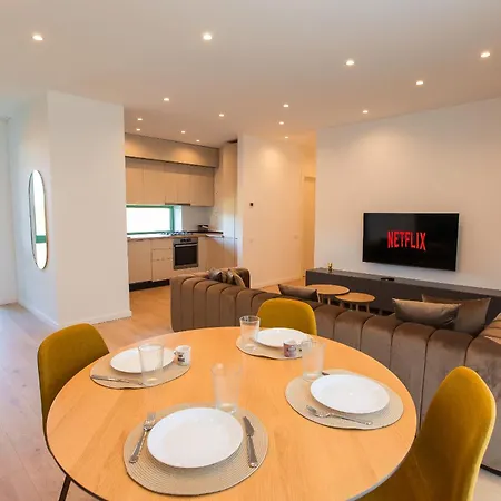 Apartment Roots Three - Modern Lakeview *