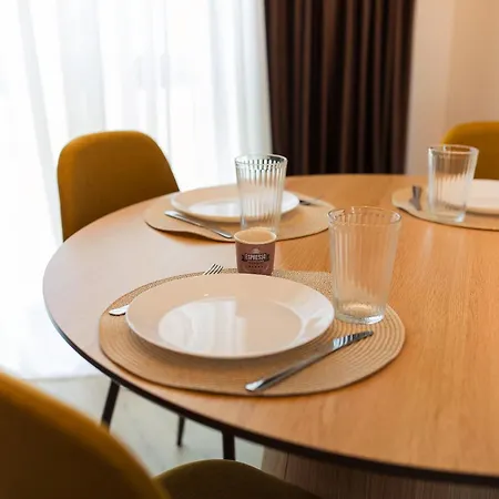 Roots Three - Modern Lakeview * Bucharest