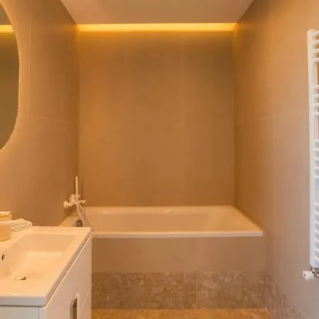 Roots Three - Modern Lakeview *