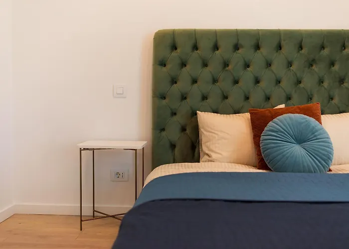 Roots Three - Modern Lakeview * Bucharest