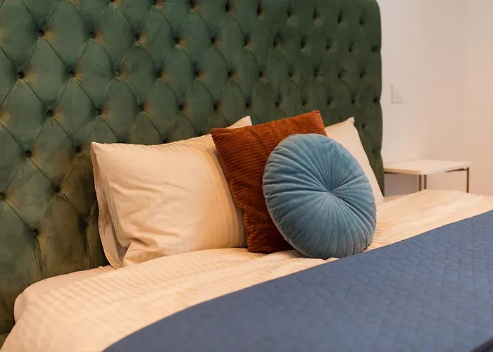 Roots Three - Modern Lakeview