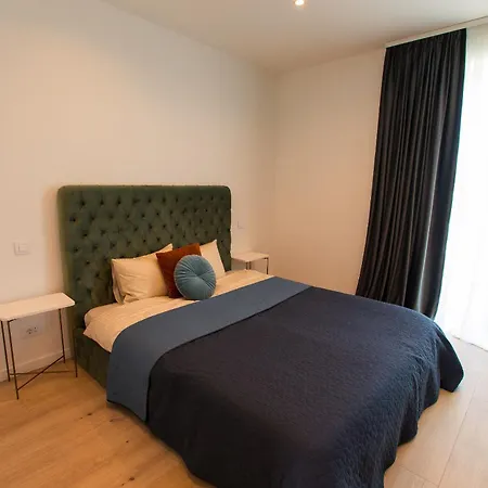 Apartman Roots Three - Modern Lakeview *