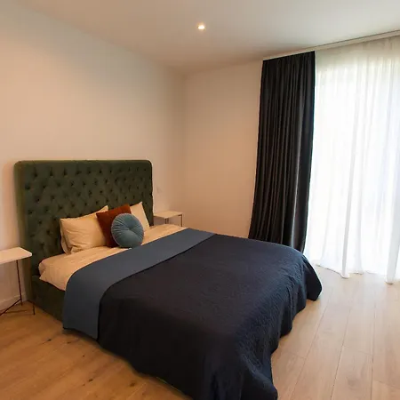 Apartman Roots Three - Modern Lakeview *