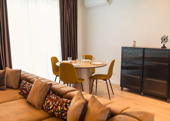 Roots Three - Modern Lakeview *