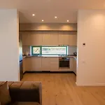 Roots Three - Modern Lakeview Apartman *