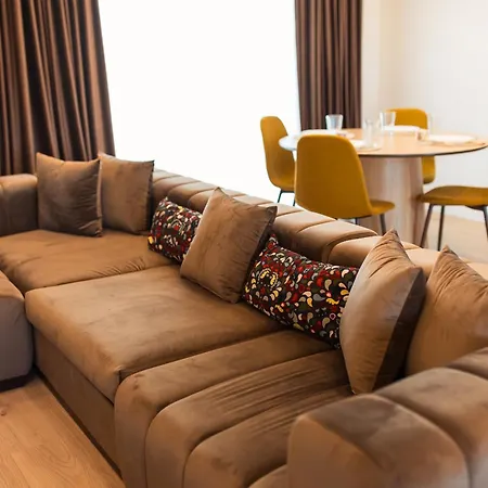 Roots Three - Modern Lakeview Apartman Bukarest